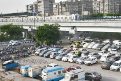 Dhaula Kuan Metro Station Parking